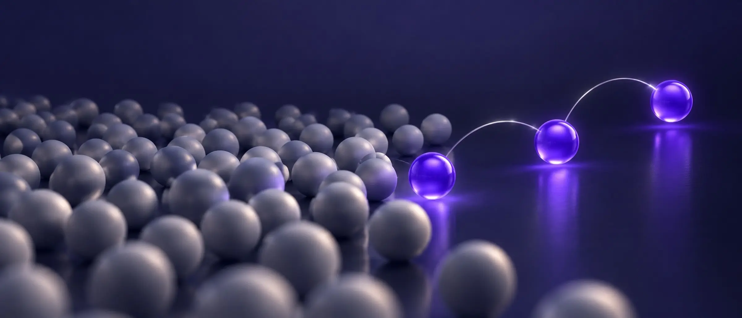 Eine Menge perlgrauer Kugeln auf dunklem Indigoboden, aus der drei leuchtend violette Kugeln aufsteigen, verbunden durch feine silberne Bögen.