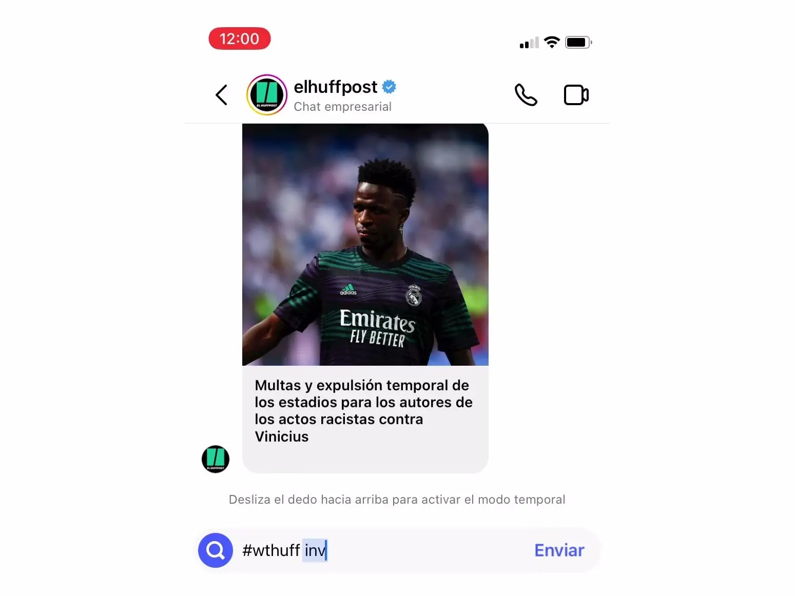 MD de Instagram con El HuffPost: una tarjeta de respuesta sobre las multas por los insultos racistas a Vinícius, y #wthuff escribiéndose en el cuadro de mensaje.