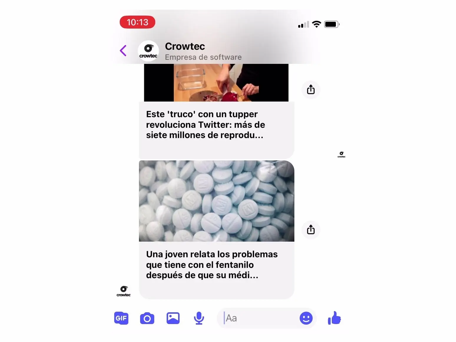 Chat de Messenger con el bot: dos tarjetas de artículos de El HuffPost con foto y titular, cada una con botón de compartir.